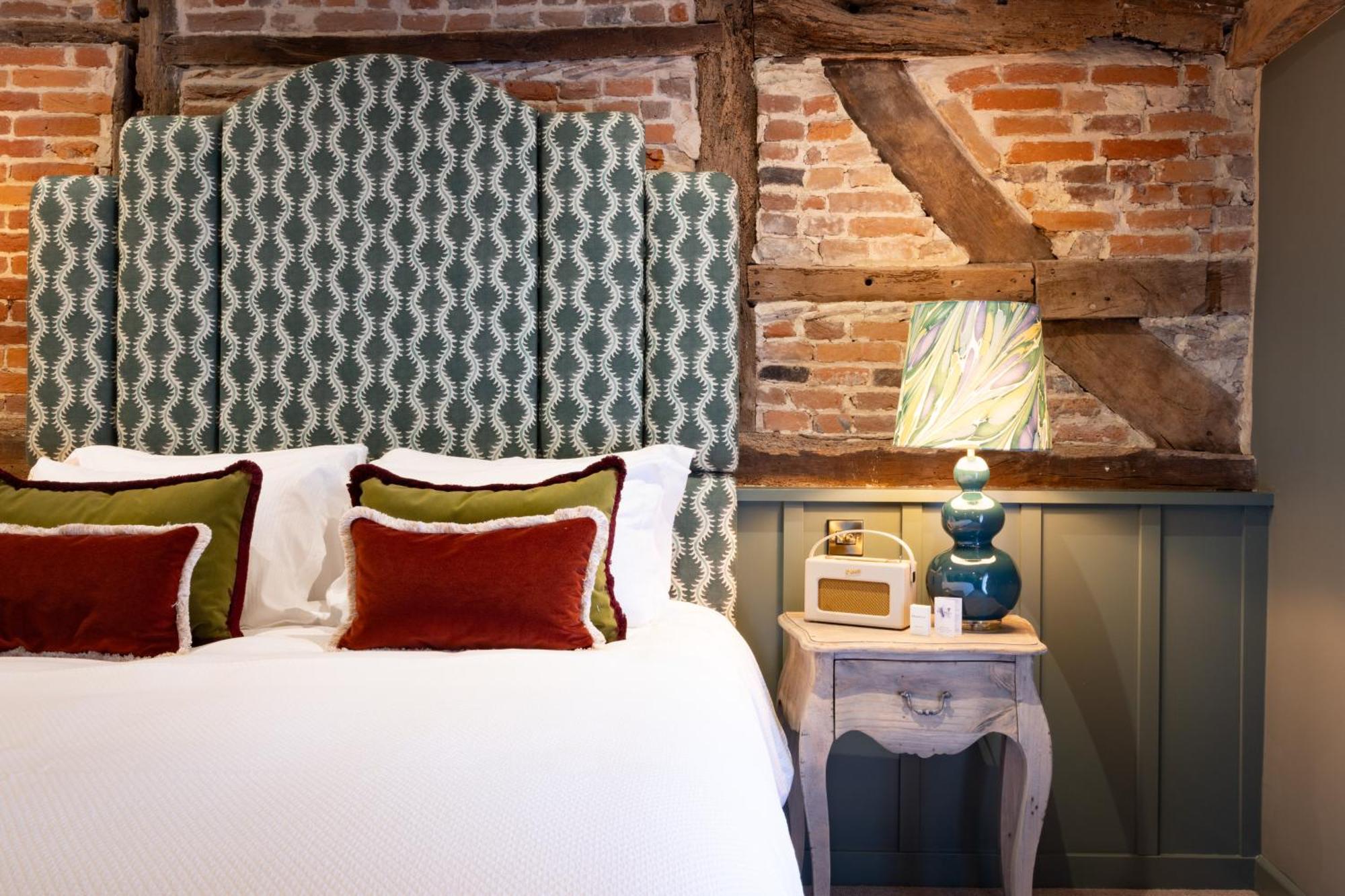 The Coat And Bear - A Heartwood Inn نيوبري المظهر الخارجي الصورة